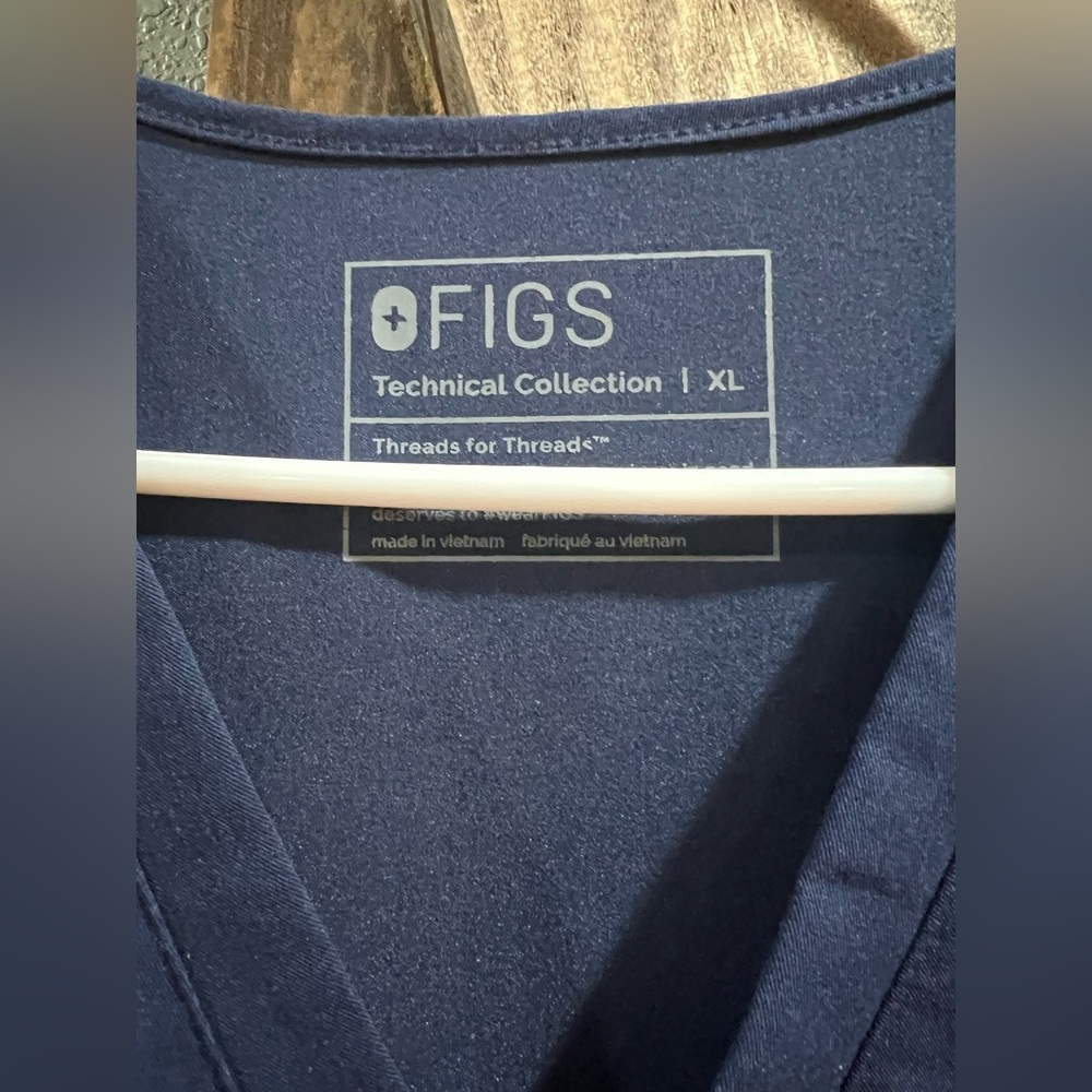 Figs Technical Collection XL Top in Navy Blue - Picture 3 of 3